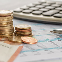 Geld_AdobeStock_296717897_220.jpg