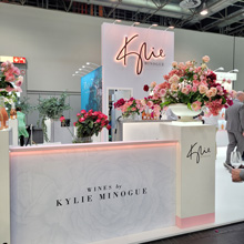 Amka nimmt Kylie Minogue auf